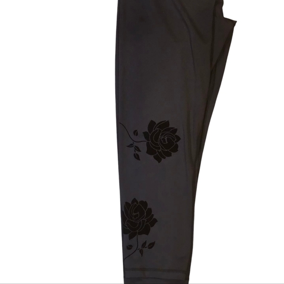 ZYIA Active Ankle Black Rose Leggings SIZE 20 - Picture 1 of 7